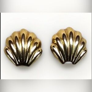 VTG Monet Seashell Earrings Gold Tone Clip-on Earrings
